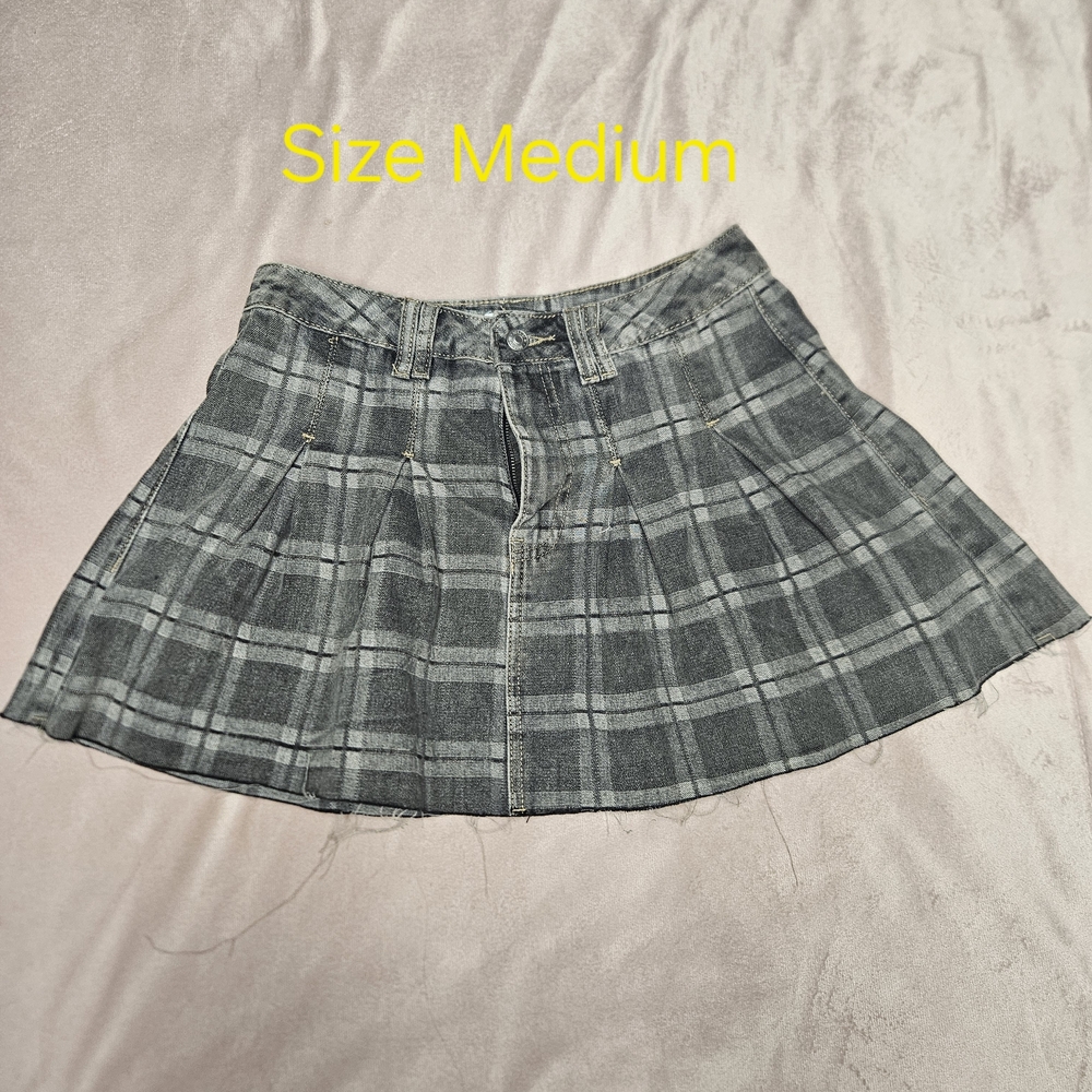 Forever 21 Gray Plaid Pleated Mini Skirt